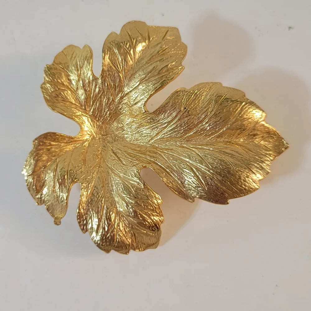 Vintage Large Leaf Brooch Goldtone